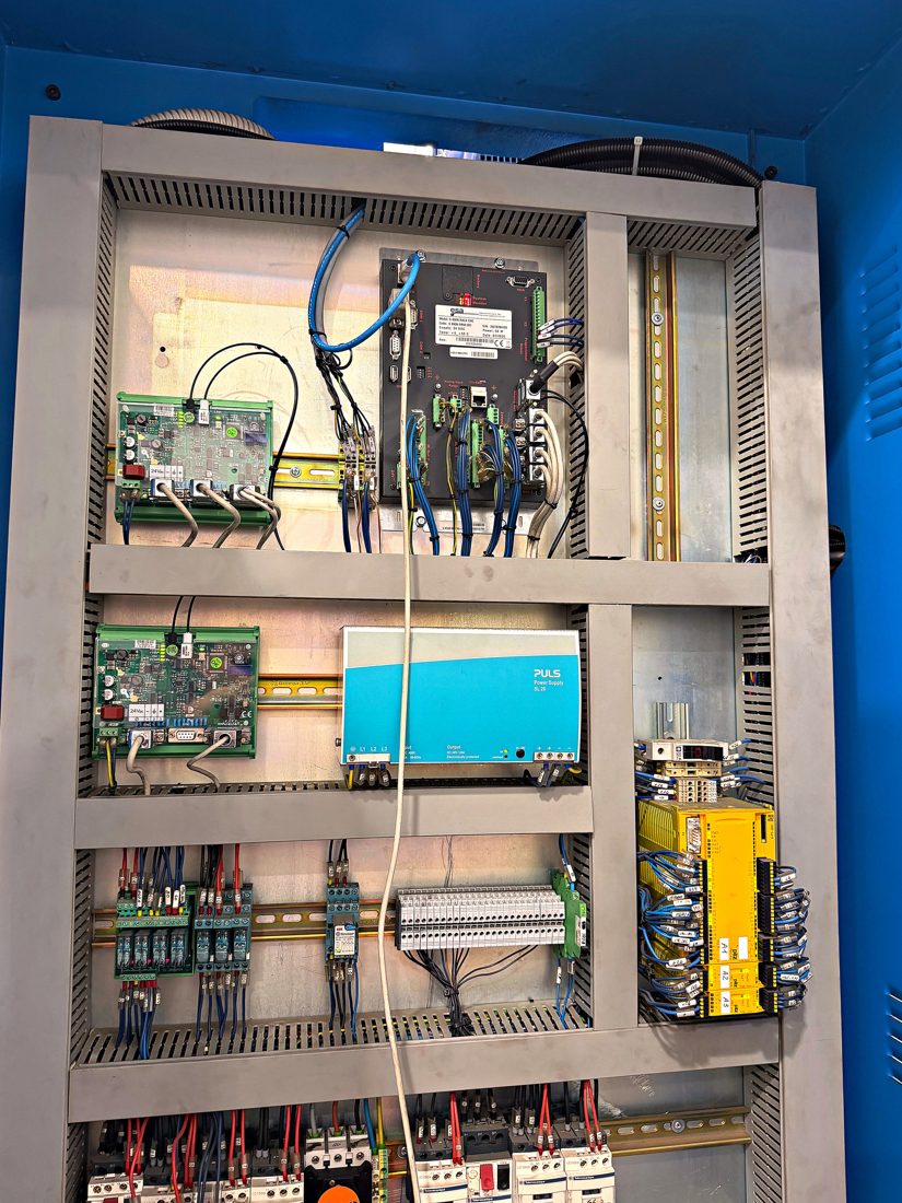 Quadro elettrico della pressa piegatrice usata Mecos Syncro 120/3000